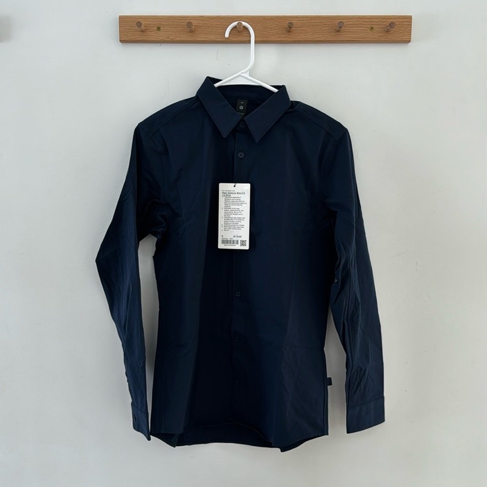 NWT men’s navy blue lululemon new venture slim fit LS shirt